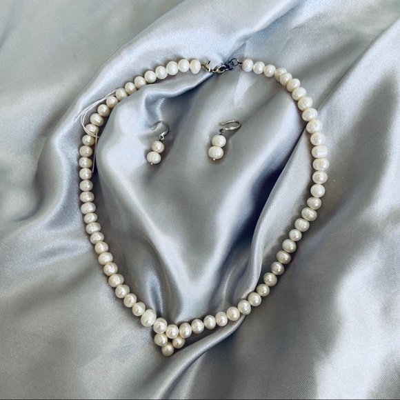 Natural pearls necklace and earnings - Picture 2 of 5